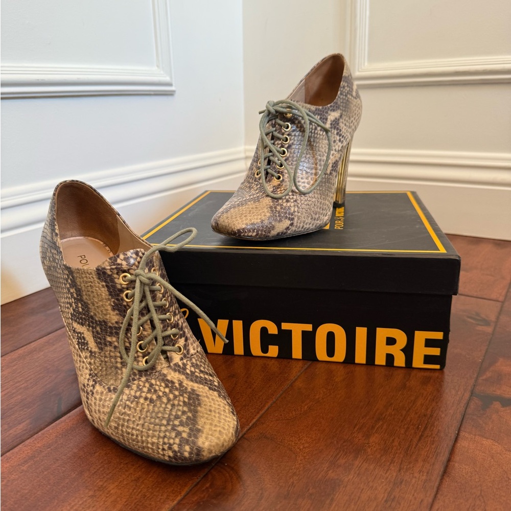 Pour La Victoire Fawcett Heels – Marble Python Print – Size 8.5